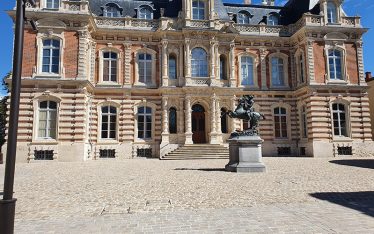 Épernay - Musée du Champagne - Sciage pavés du site