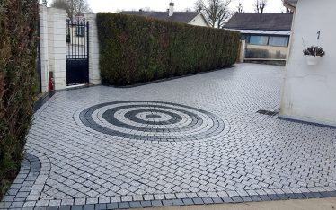 Entrée de pavés en granit gris