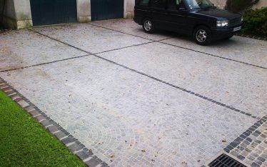 Pavé granit gris clair 6x6x6 - pose brésilienne