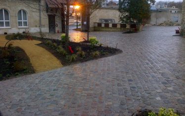 Cour intérieure en pavés grès de remploi, format 20 x 20