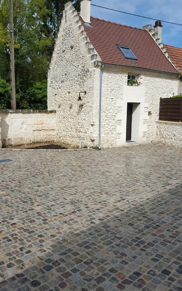 Parvis 8/10 pavage en pose droite